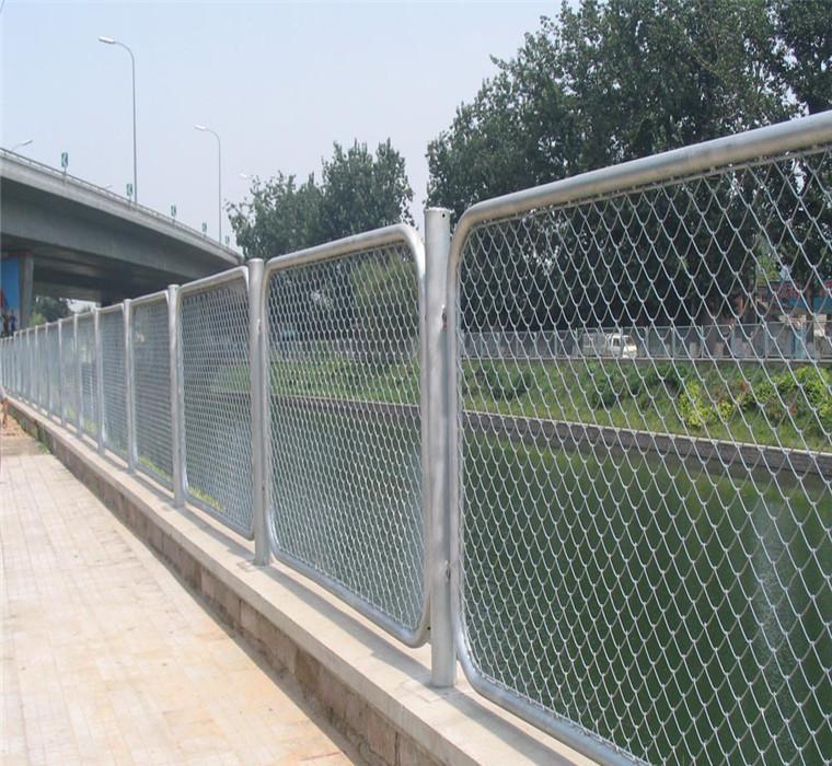 1523157471117902.jpg 護(hù)欄網(wǎng),市政護(hù)欄網(wǎng),欄網(wǎng)廠家