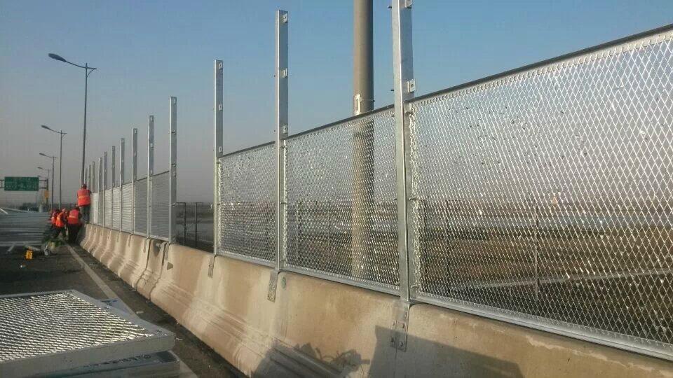 1523157471838043.jpg 護(hù)欄網(wǎng),市政護(hù)欄網(wǎng),欄網(wǎng)廠家