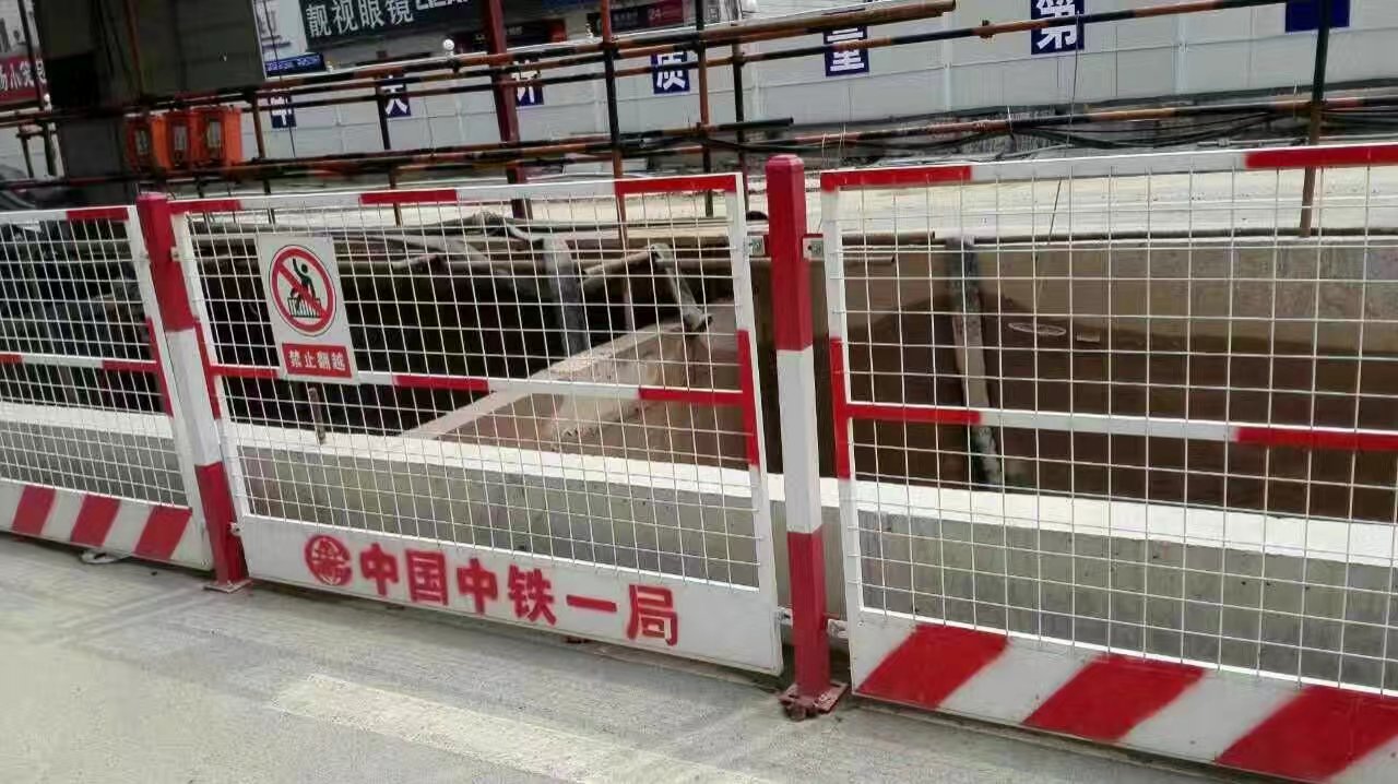 1548160152111912.jpg 護(hù)欄網(wǎng),市政護(hù)欄網(wǎng),欄網(wǎng)廠家