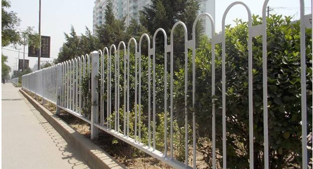 交通隔離護(hù)欄 交通隔離護(hù)欄