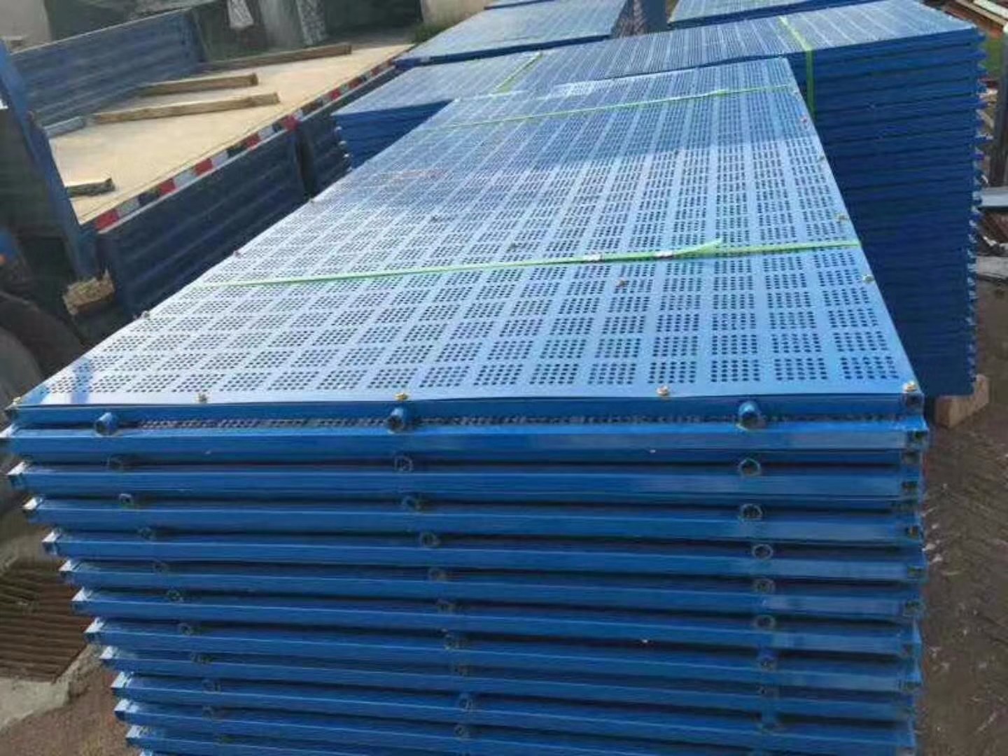 鋼板施工防護(hù)網(wǎng) 鋼板施工防護(hù)網(wǎng)