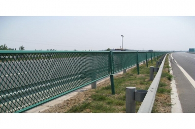鋼板網(wǎng)菱形公路護(hù)欄網(wǎng)