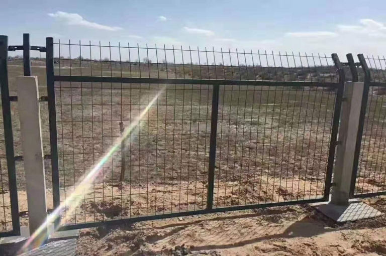 金屬網(wǎng)片防護柵欄